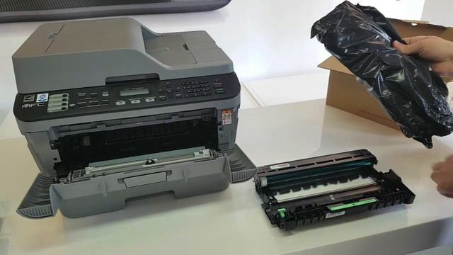 Brother TN-2220 Tonerwechsel смотреть онлайн