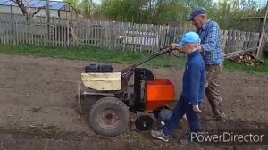 Самодельная картофелесажалка на мотоблок Нева МБ ..сажаю с дедушкой картошку