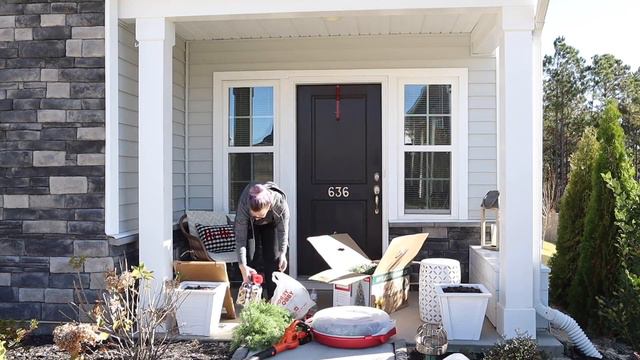 CHRISTMAS FRONT PORCH REFRESH 🎄 Decorate with me!