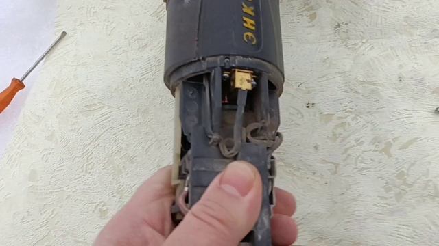 Замена щёток УШМ болгарки Энкор, просто и быстро смотреть онлайн