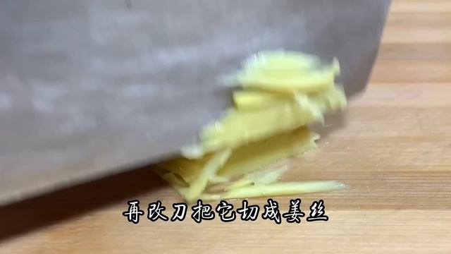 原來飯店大廚做的蔥油雞腿這麼好吃，蔥香濃郁，鮮嫩Q彈，超好吃【阿朝哥美食 】#蔥油雞腿 #蔥油 #雞腿 смотреть онлайн