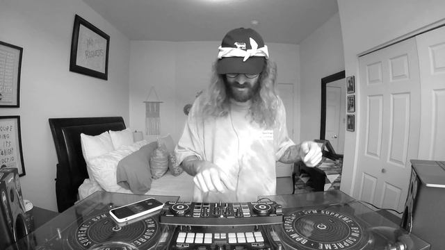 DJ ADMC - Shrunk The Turntables w/ Hercules DJ смотреть онлайн