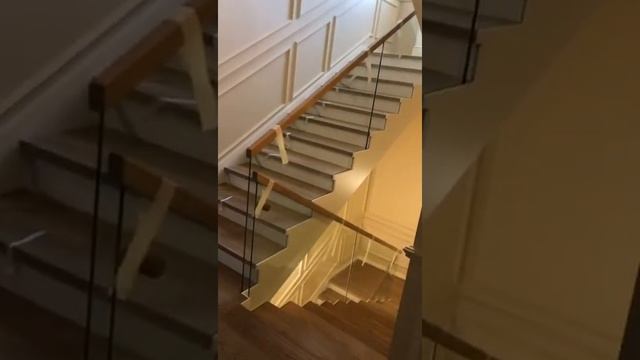 Облицовка лестницы деревом и ограждения стеклянные смотреть онлайн