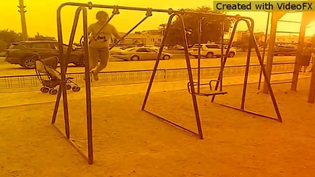 Обожаю кататься на качелях!?? смотреть онлайн