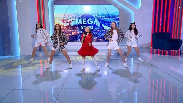 Виктория Унтилов - Candy Cane Lane смотреть онлайн