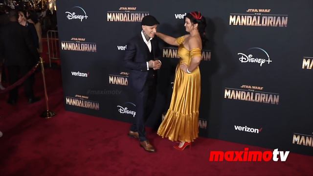 Gina Carano "The Mandalorian" Premiere Red Carpet смотреть онлайн
