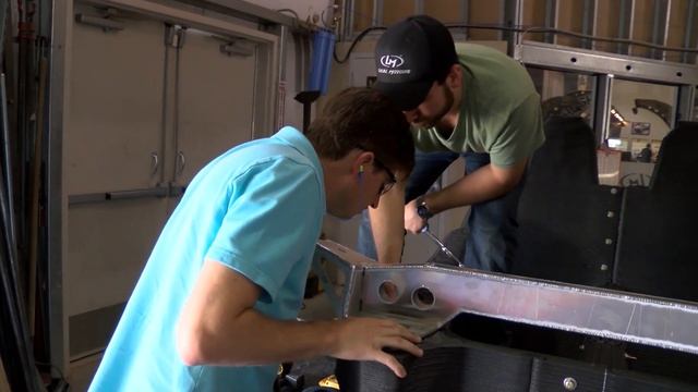 3D Printed Car Prototype Coming Together смотреть онлайн