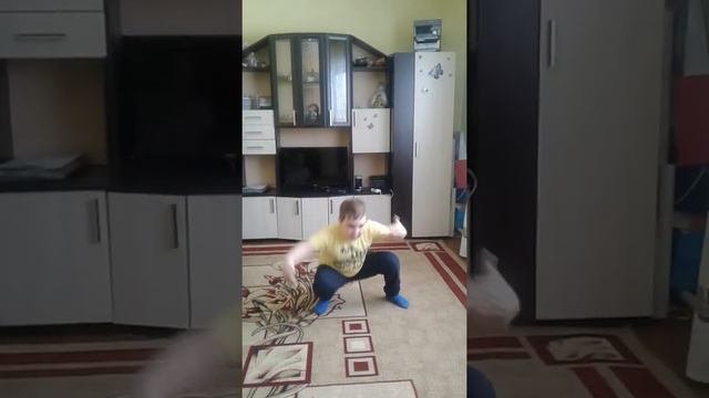 Мальчик переиграл в фортнайт и теперь происходит ужас смотреть онлайн