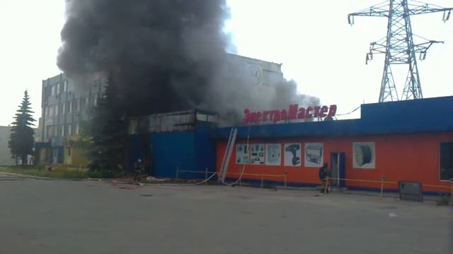 Пожар на Ярославке возле РЕНО центра видео 1 смотреть онлайн
