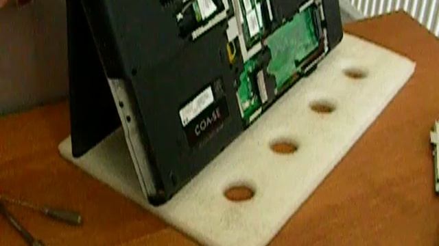 Как разобрать и собрать ноутбук Compaq Presario CQ61 (316ER) часть 1 смотреть онлайн