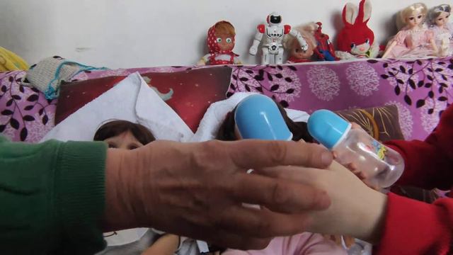 Аня играет в куклы Бебиборн Anya playing with dolls Babyborn смотреть онлайн