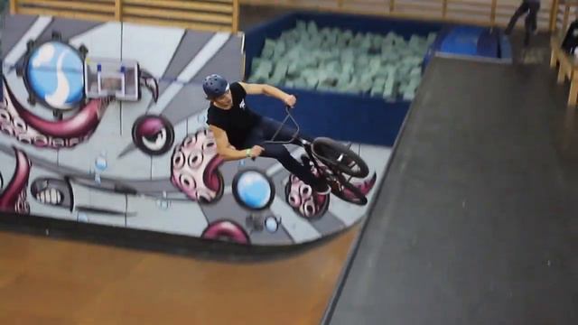 Codie Larsen Vert Cruisin' смотреть онлайн