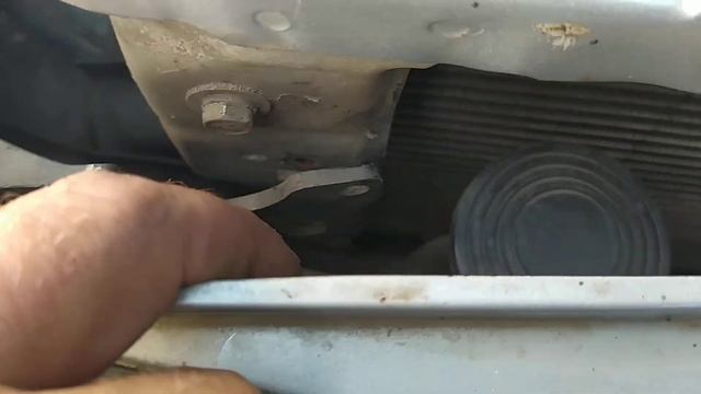 Лансер 9 снимаем фару.Lancer 9 remove the headlight. смотреть онлайн