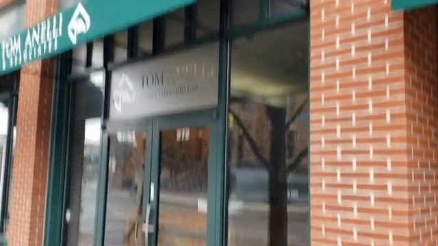 Bellavia Signs Installs ORAFOL 8510 CALENDERED ETCHED GLASS on a store front смотреть онлайн
