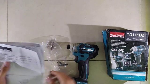 Makita 12V Max Li-ion CXT Brushless Impact Driver TD111DZ смотреть онлайн