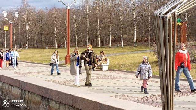 ОЧЕРЕДНАЯ ТУРИСТИЧЕСКАЯ ГРУППА ОСМАТРИВАЕТ ДОСТОПРИМЕЧАТЕЛЬНОСТИ смотреть онлайн
