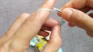 Как связать простой пышный цветок крючком - How to crochet a simple puff flower.