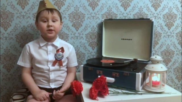 "Строки опаленные воной!" - читает стих Газиев Лев смотреть онлайн