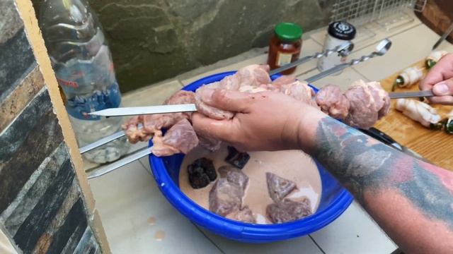 ??Классический Шашлык и Халапеньо попперс на мангале смотреть онлайн