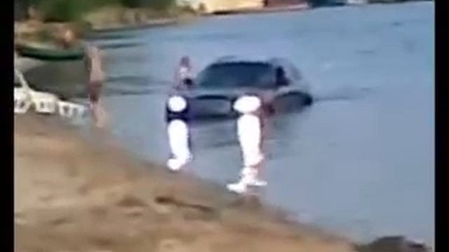 пьяный идиот в автомобиле на пляже смотреть онлайн