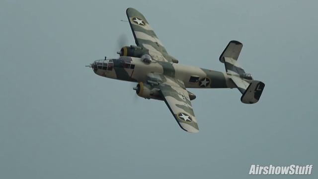 Mitchell Madness! Thirteen B-25 Bombers Flying Together! - Thunder Over Michigan 2021 смотреть онлайн