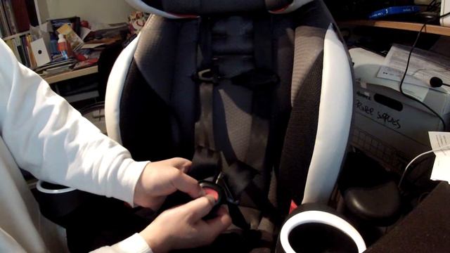 Evenflo SecureKid 4 carseat problem - Buckle does not release смотреть онлайн
