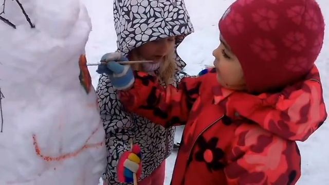 Веселый снеговик от Владиславы и её подружки Сони! смотреть онлайн