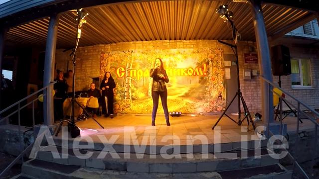 Песня в исполнение  - Твои глаза .