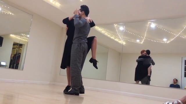 Tango 303: The Calesita & Split Weight Figures смотреть онлайн