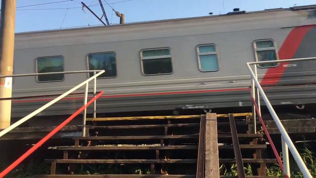 Электровоз ЭП1М-514 с фирменным поездом «Ямал» Новый-Уренгой-Москва. смотреть онлайн