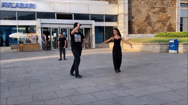 Парни и Девушка Танцуют Мощно Около Метро Avlabari Tbilisi Шикарная Лезгинка 2023 ALISHKA Auuffff смотреть онлайн