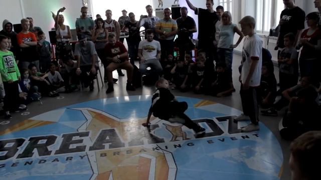 Karterio vs Karlito | Cypher BOSS | BREAKIDZ 2017 смотреть онлайн