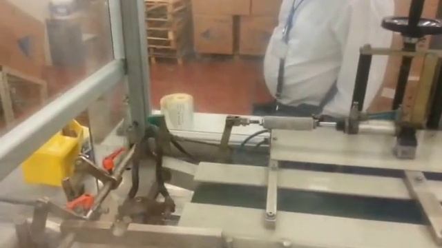 Упаковка тарелок, ложек, салфеток смотреть онлайн