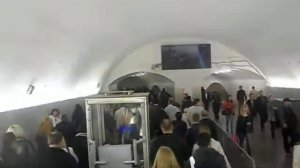 Часы пик на транспорте: метро "Баррикадная"