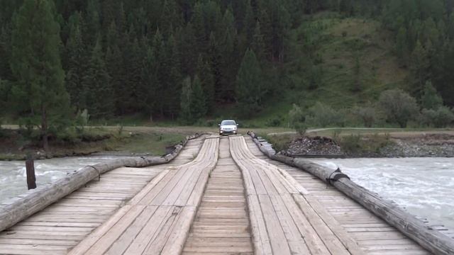 07 В Алтай на авто 13 июля 2017 г Деревянный мост к Водопад на реке Верх Карасу Чибитский смотреть онлайн