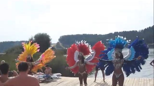 Бразильское шоу Sol Brasil на пляже! :))) смотреть онлайн