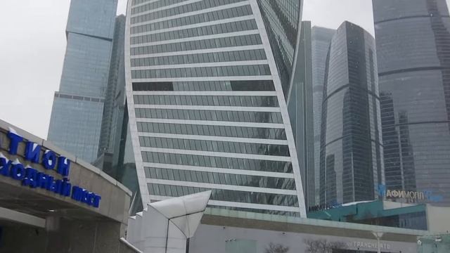 13.02.2021. Россия. Москва. Москва-Сити. Башня Эволюция и Башня Меркурий смотреть онлайн