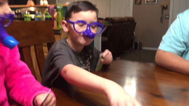 Family Game Night: Fibber смотреть онлайн
