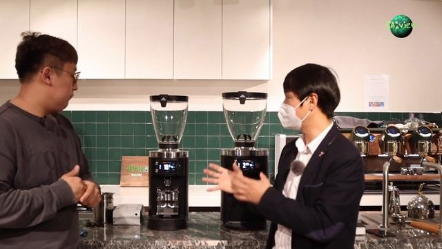 카페창업장비 리뷰 끝판왕!! Mahlkonig E65S GBW_ 말코닉 E65S GBW 까뷰 | EP.06-1 смотреть онлайн
