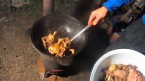 Казан-кебаб с уткой и овощами на костре