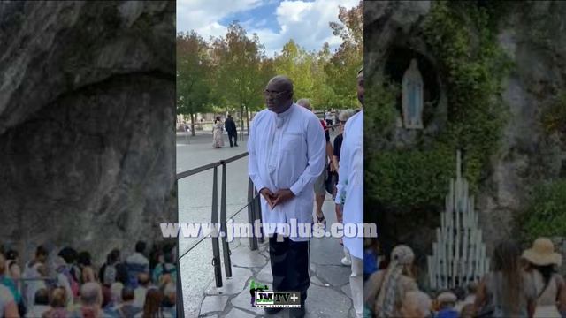 MESSANGA NYAMDING à LOURDES PRIE POUR LE CAMEROUN