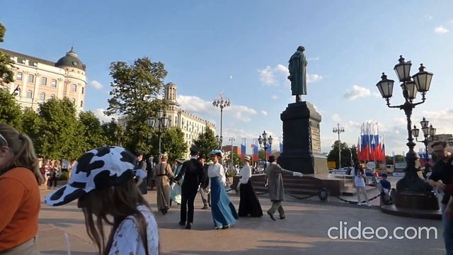 У ПАМЯТНИКА ПУШКИНУ Фестиваль "ВРЕМЕНА И ЭПОХИ" смотреть онлайн
