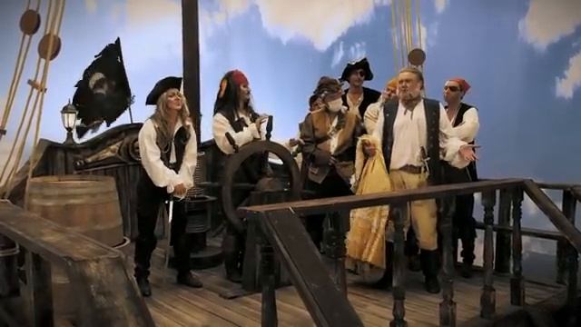 Супергерои. Пираты Карибского моря. Женщина на корабле.