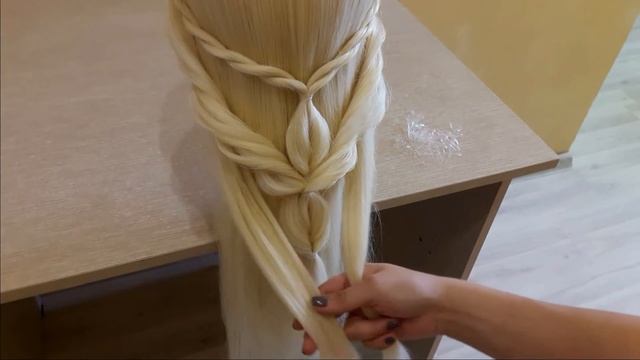 Красивое легкое плетение волос.Объемная прическа.Beautiful light hair weaving. Full hairstyle. смотреть онлайн