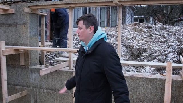 42 день стройки - завершили третий этап заливки бетона стен в опалубку Велокс, вяжем балки! смотреть онлайн