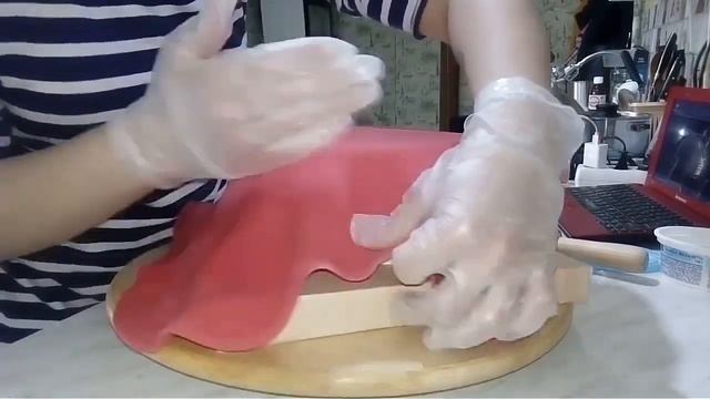 Как обтянуть торт мастикой смотреть онлайн