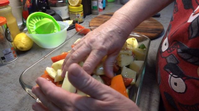 Солнечный водонагреватель, рыба с овощами и другие новости о жизнив Греции смотреть онлайн