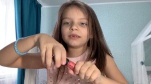 Урок макияжа, ребенок красится =)