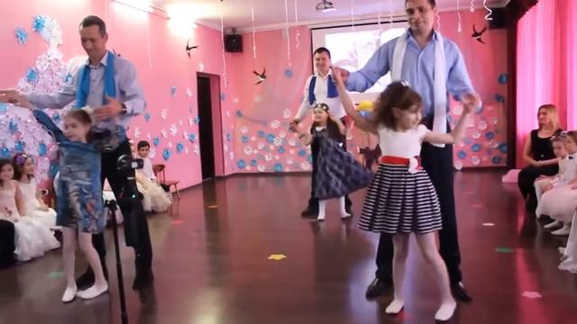 Танец пап и дочек на празднике 8 марта 2016 года. смотреть онлайн