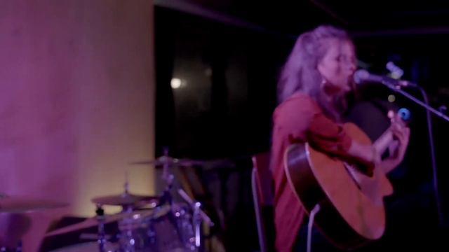Millie Gibson at BBC Introducing Live at The Hub 3.11.22 смотреть онлайн